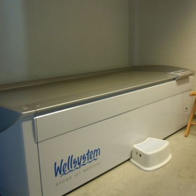 Hydromassage sur l'eau avec le Wellsystem Medical dans le cabinet ATOR - Therapie